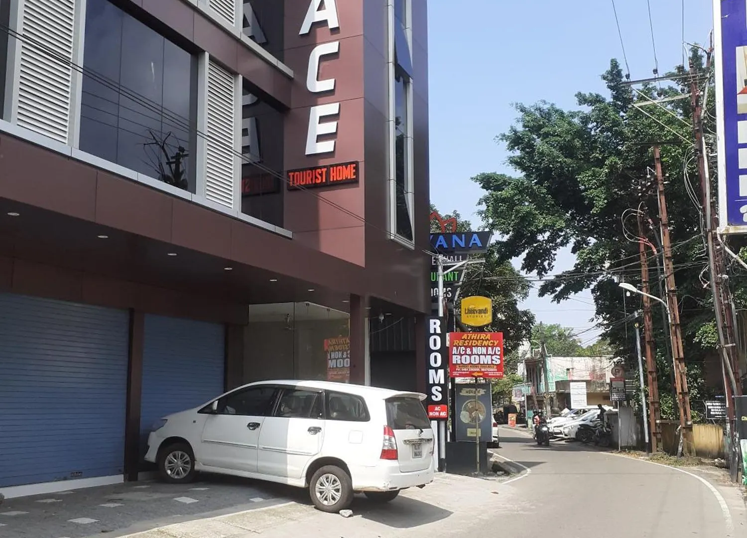 Grace Tourist Home Kochi فندق-كبسولة