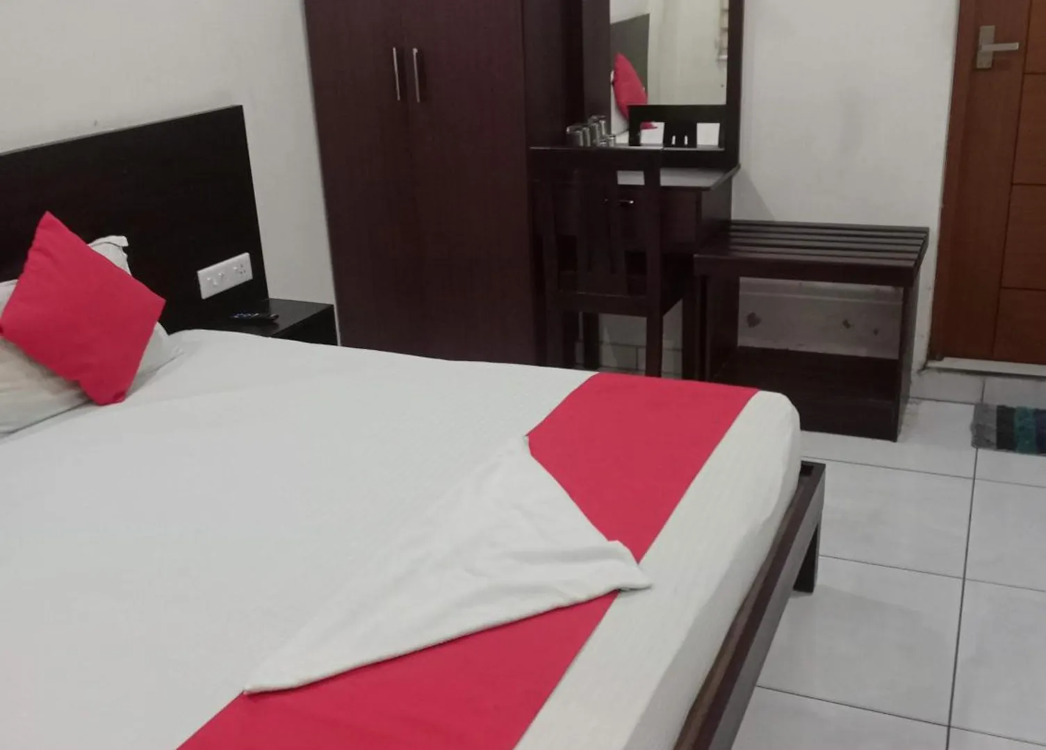 Grace Tourist Home Kochi فندق-كبسولة