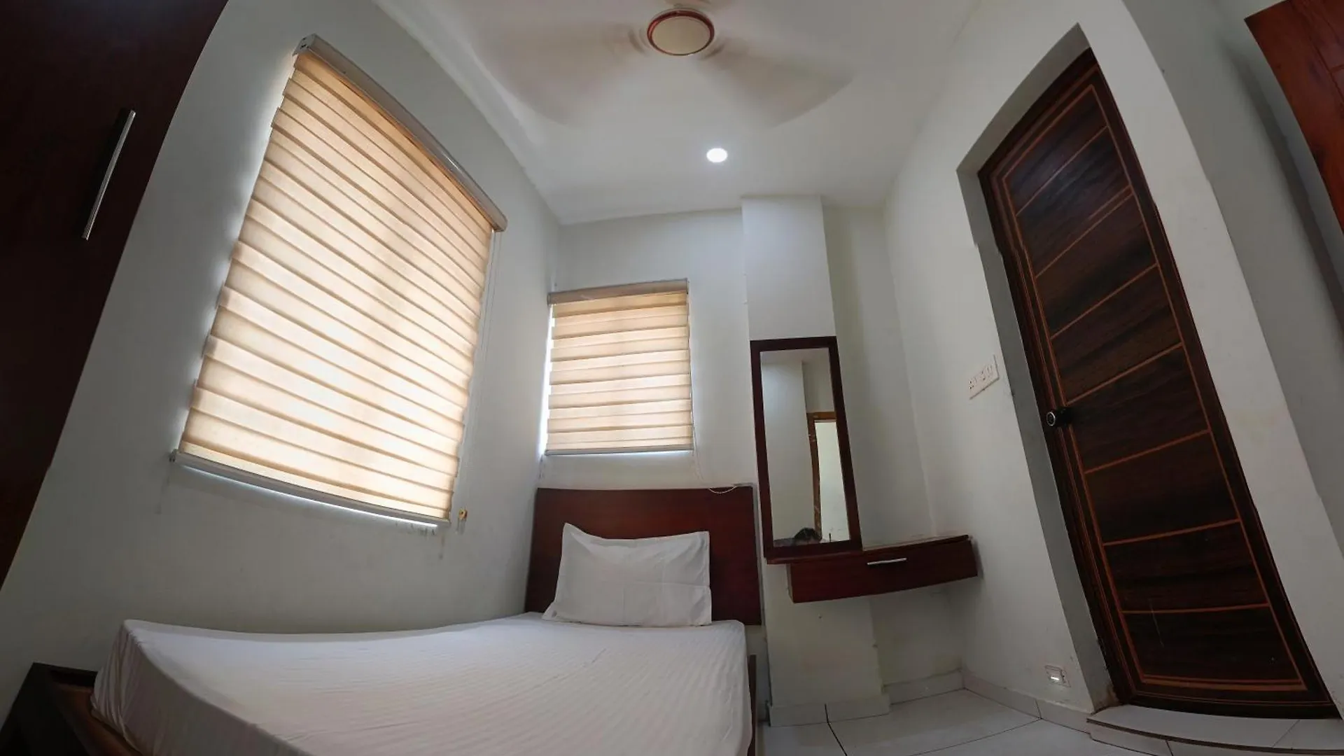 Grace Tourist Home Kochi فندق-كبسولة