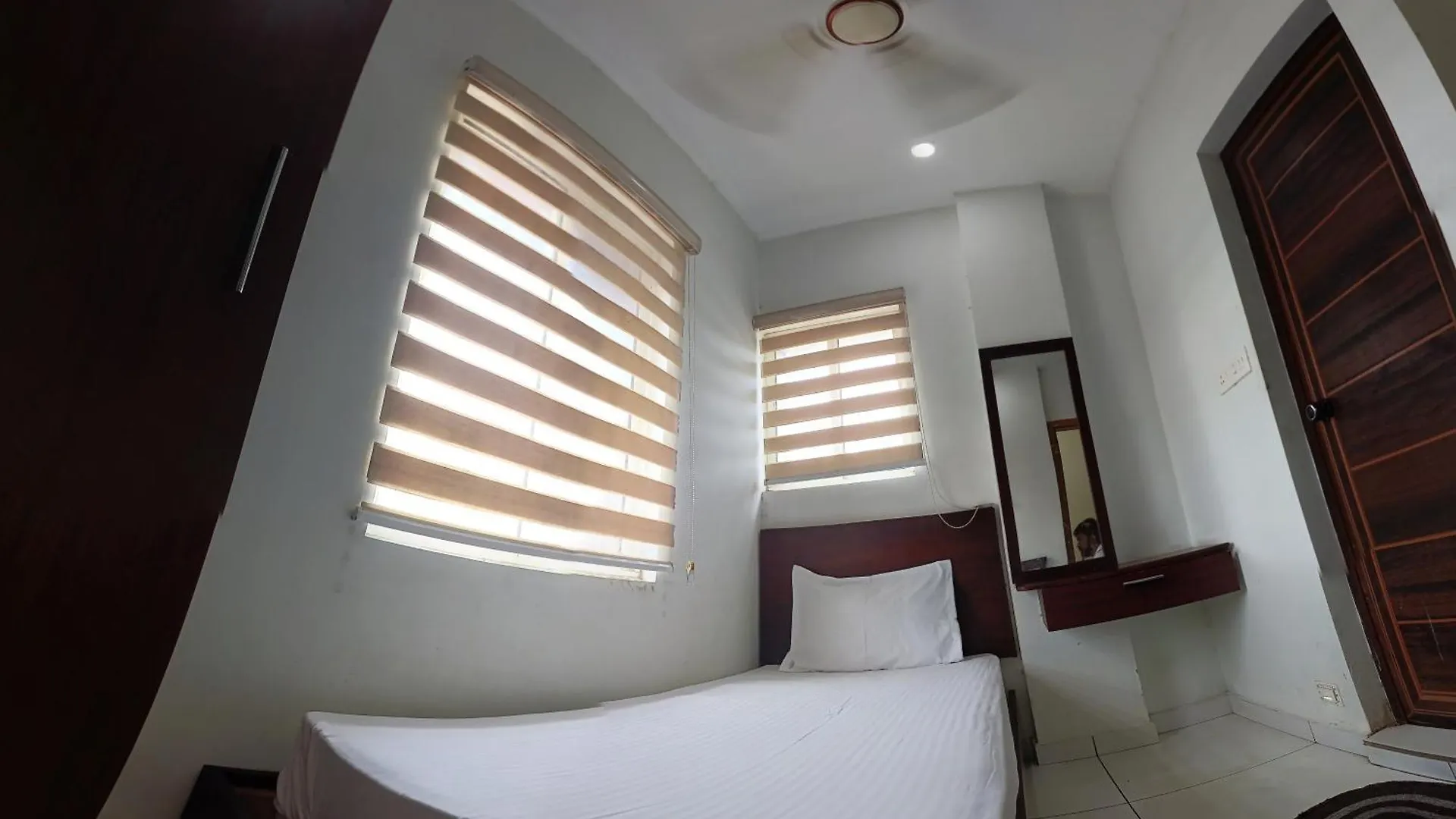 فندق-كبسولة Grace Tourist Home Kochi