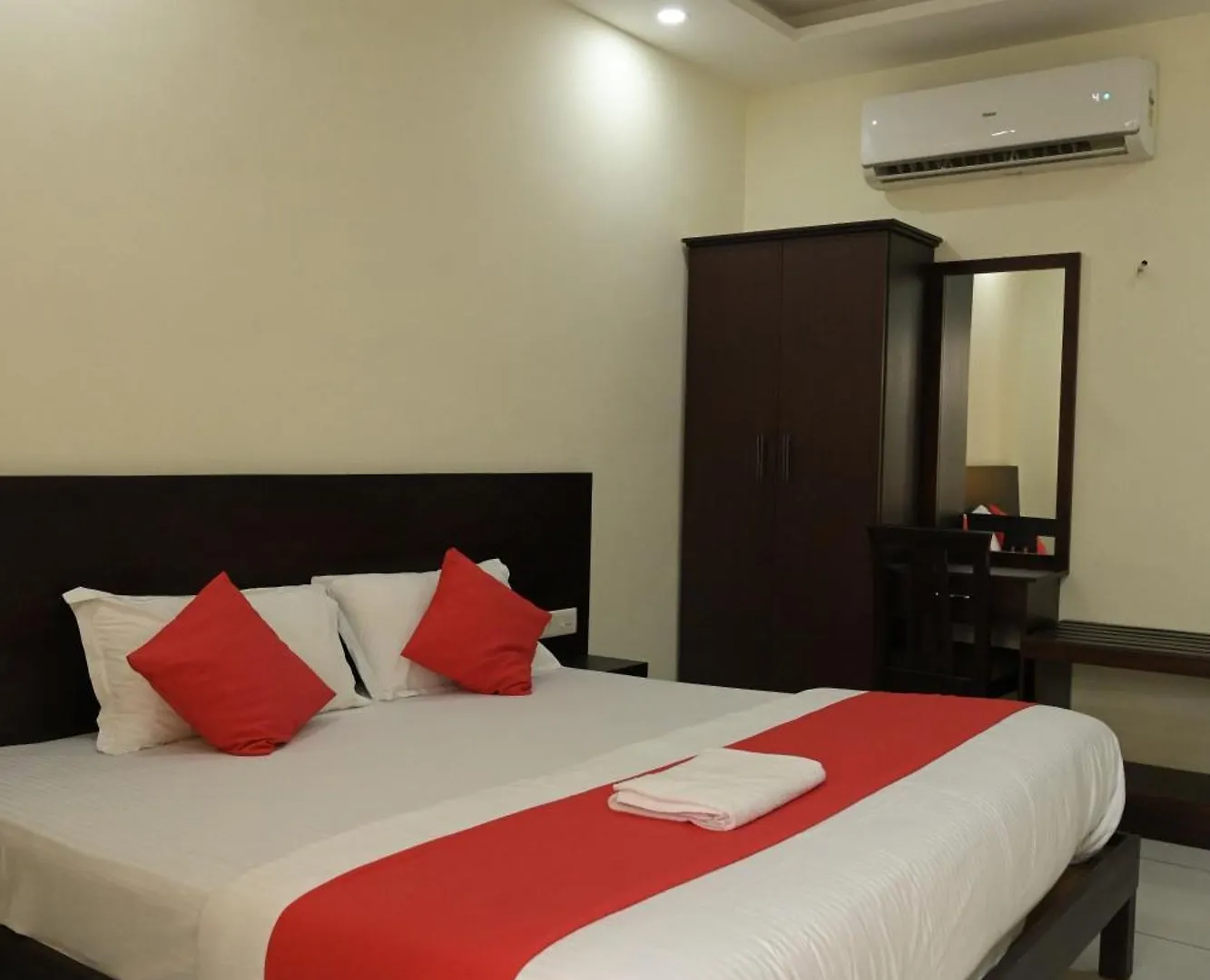 Grace Tourist Home Kochi فندق-كبسولة