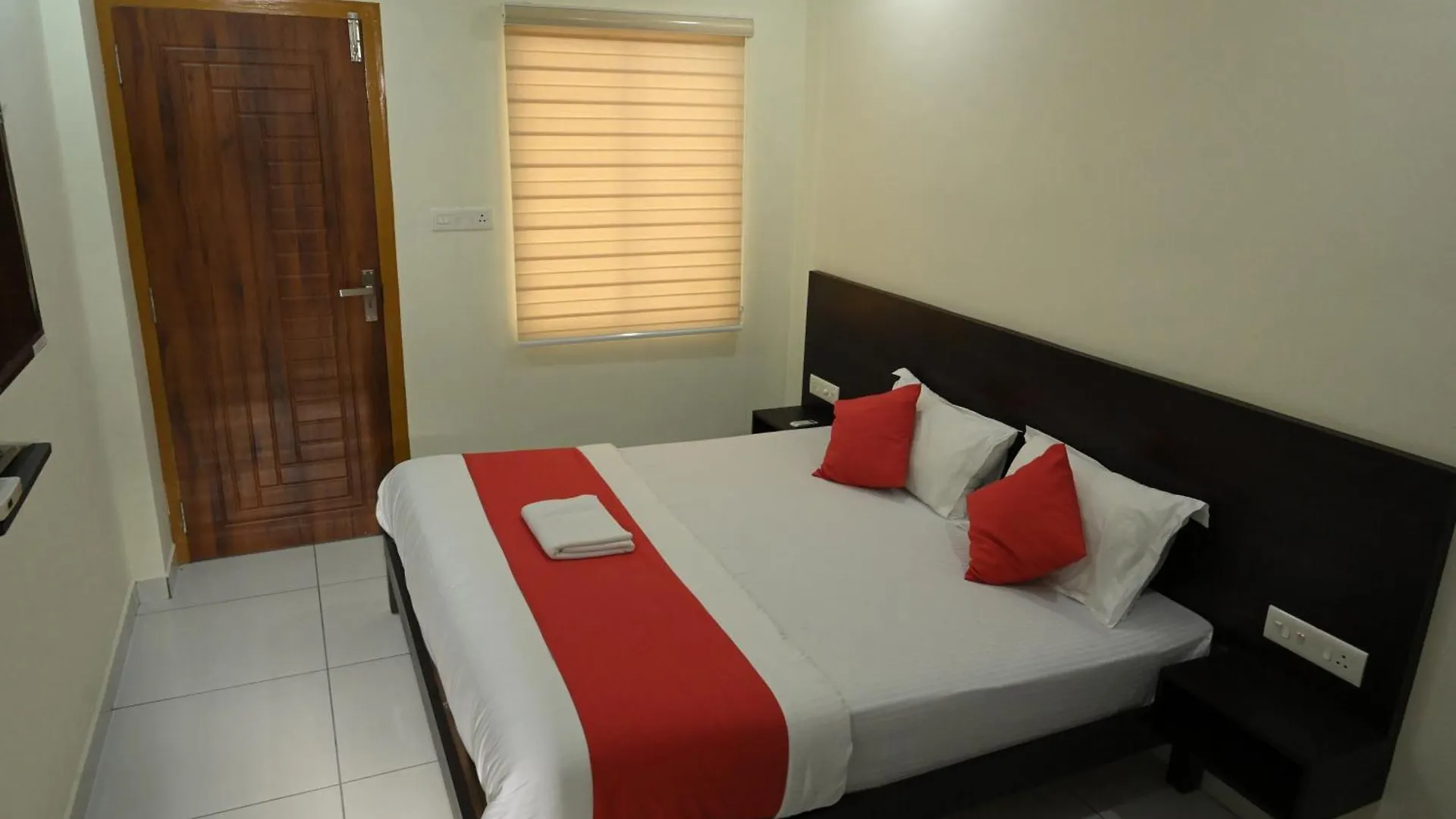 Grace Tourist Home Kochi 캡슐호텔