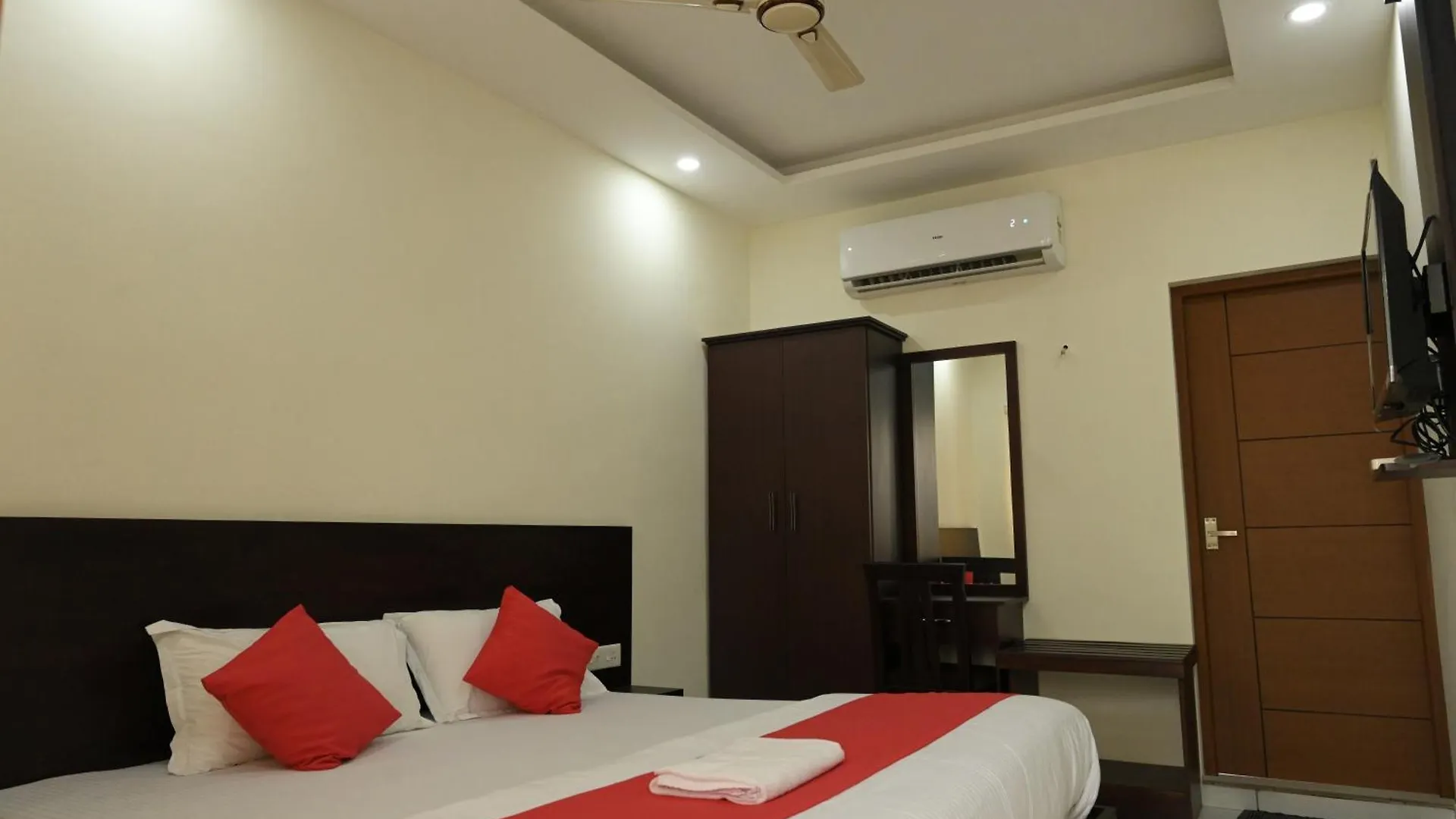 Grace Tourist Home Kochi 캡슐호텔